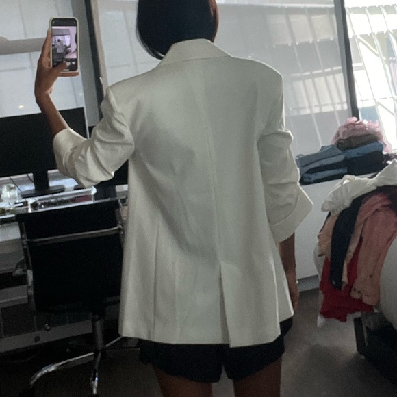 Danielle Bernstein white blazer - Picture 6 of 10